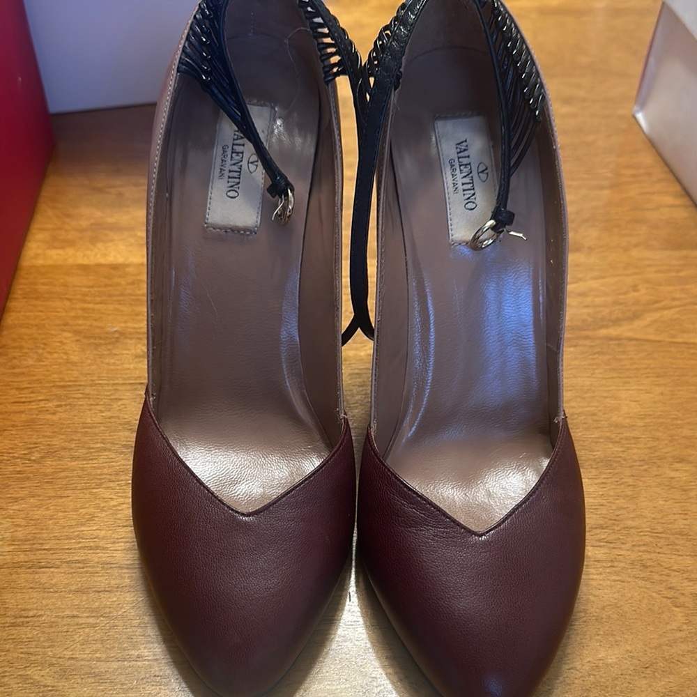 Valentino Brown and Beige  Heels Classic Design Size 40 Authentic Vintage